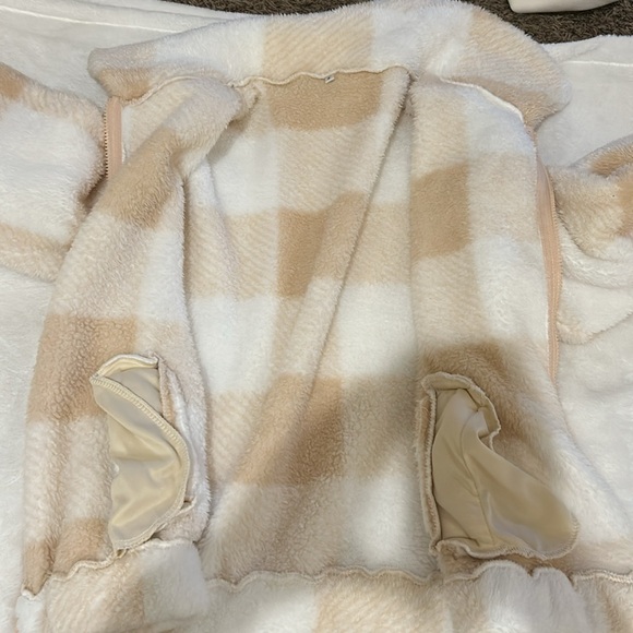 never worn fuzzy winter jacket! Very soft, perfect condition - Picture 3 of 3